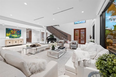 Villa ou maison à vendre à Miami Beach, Floride: 8 chambres, 600.06 m2 № 873937 - photo 11