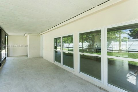 House in Miami, Florida 3 bedrooms, 151.06 sq.m. № 1377319 - photo 27