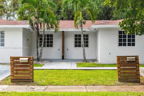 Immobilier commercial à vendre à Miami, Floride: 213.68 m2 № 1367478 - photo 1