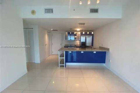 Condo in Miami, Florida, 1 bedroom  № 1367614 - photo 3