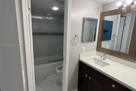 Copropriété à vendre à Miami, Floride: 2 chambres, 90.86 m2 № 1367479 - photo 13