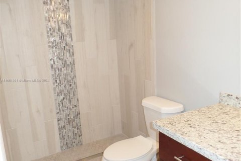 Condo in Tamarac, Florida, 1 bedroom  № 1367445 - photo 11