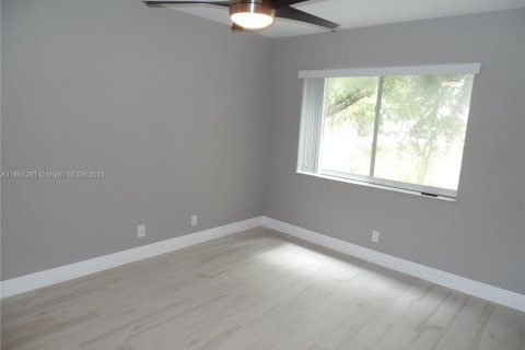 Condominio en alquiler en Tamarac, Florida, 1 dormitorio, 64.57 m2 № 1367445 - foto 7