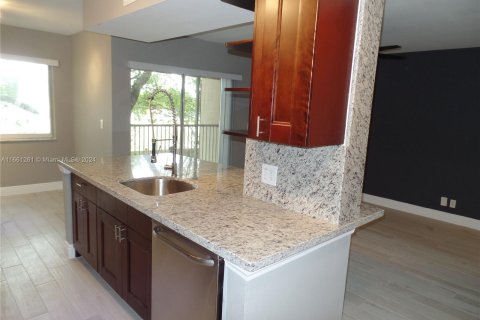 Condominio en alquiler en Tamarac, Florida, 1 dormitorio, 64.57 m2 № 1367445 - foto 2