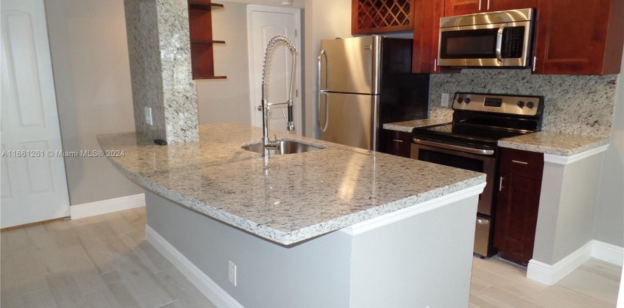 Condo in Tamarac, Florida, 1 bedroom  № 1367445