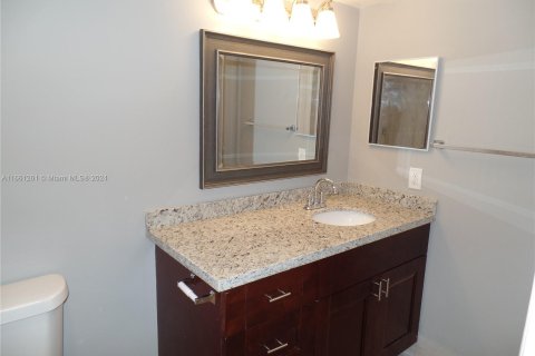 Condo in Tamarac, Florida, 1 bedroom  № 1367445 - photo 10