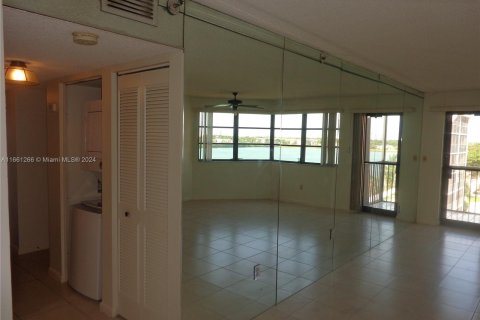 Condo in Miami, Florida, 2 bedrooms  № 1367446 - photo 28