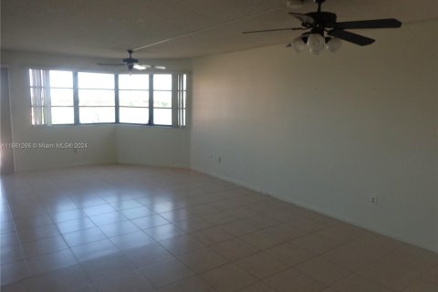 Condominio en alquiler en Miami, Florida, 2 dormitorios, 136.38 m2 № 1367446 - foto 6