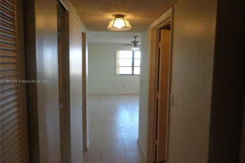 Condominio en alquiler en Miami, Florida, 2 dormitorios, 136.38 m2 № 1367446 - foto 15