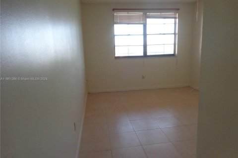 Condo in Miami, Florida, 2 bedrooms  № 1367446 - photo 16