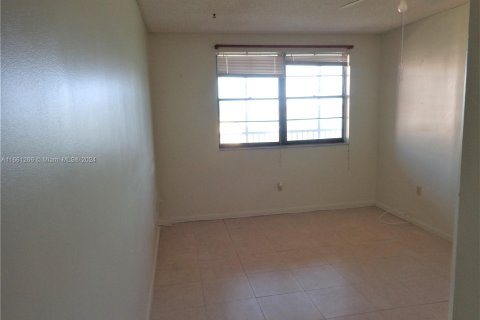 Condominio en alquiler en Miami, Florida, 2 dormitorios, 136.38 m2 № 1367446 - foto 8