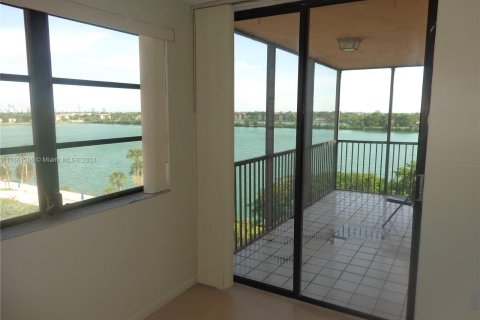 Copropriété à louer à Miami, Floride: 2 chambres, 136.38 m2 № 1367446 - photo 7