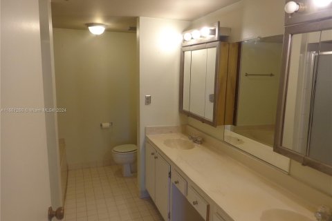 Condo in Miami, Florida, 2 bedrooms  № 1367446 - photo 24