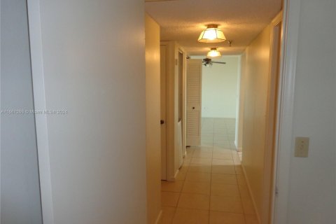 Condominio en alquiler en Miami, Florida, 2 dormitorios, 136.38 m2 № 1367446 - foto 21