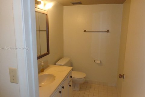 Condo in Miami, Florida, 2 bedrooms  № 1367446 - photo 10