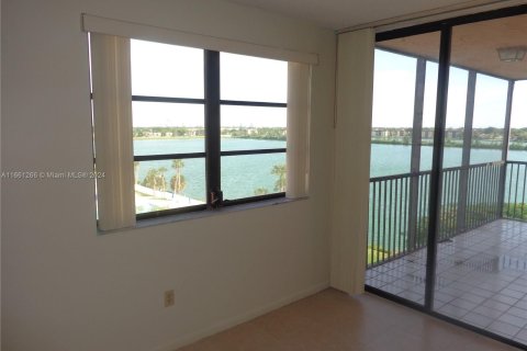 Copropriété à louer à Miami, Floride: 2 chambres, 136.38 m2 № 1367446 - photo 5