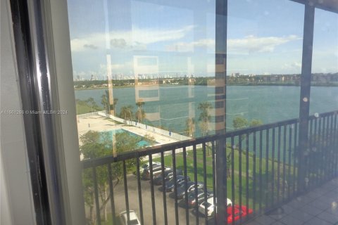 Condominio en alquiler en Miami, Florida, 2 dormitorios, 136.38 m2 № 1367446 - foto 20