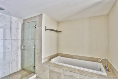 Condominio en alquiler en Miami, Florida, 2 dormitorios, 123.28 m2 № 1367526 - foto 7