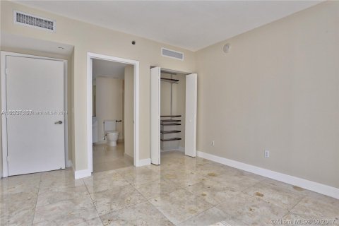 Condo in Miami, Florida, 2 bedrooms  № 1367526 - photo 5