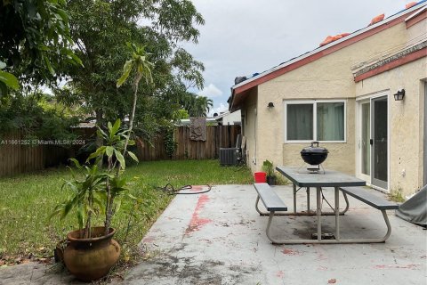 House in Miami, Florida 3 bedrooms, 105.91 sq.m. № 1367443 - photo 13