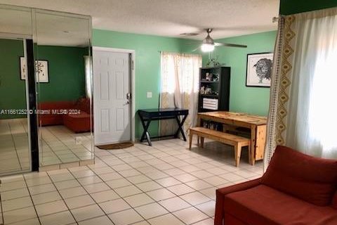 House in Miami, Florida 3 bedrooms, 105.91 sq.m. № 1367443 - photo 5