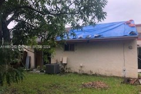 House in Miami, Florida 3 bedrooms, 105.91 sq.m. № 1367443 - photo 11