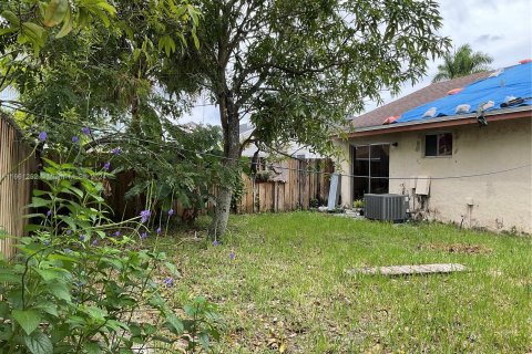 House in Miami, Florida 3 bedrooms, 105.91 sq.m. № 1367443 - photo 17