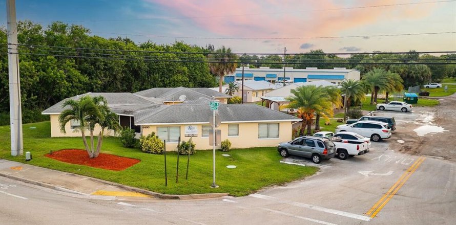 Hotel en Port St. Lucie, Florida 453.55 m2 № 1004165
