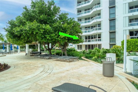 Condo in Aventura, Florida, 2 bedrooms  № 1325705 - photo 20