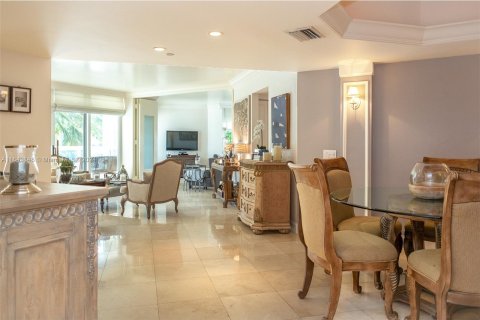 Condo in Aventura, Florida, 2 bedrooms  № 1325705 - photo 24