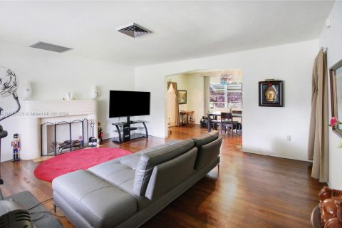 Casa en venta en Miami, Florida, 3 dormitorios, 137.12 m2 № 1325661 - foto 3