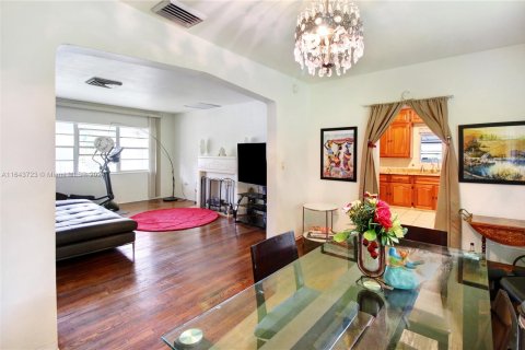 Casa en venta en Miami, Florida, 3 dormitorios, 137.12 m2 № 1325661 - foto 9