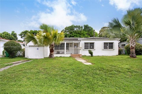 Casa en venta en Miami, Florida, 3 dormitorios, 137.12 m2 № 1325661 - foto 2