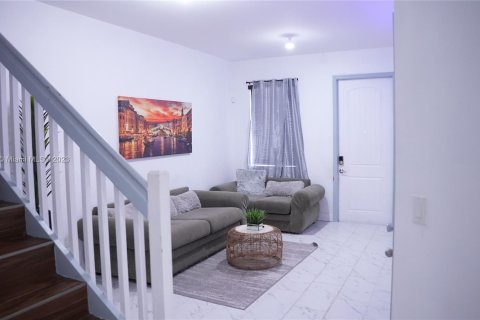 Townhouse in Miami Gardens, Florida 4 bedrooms, 146.51 sq.m. № 643474 - photo 3