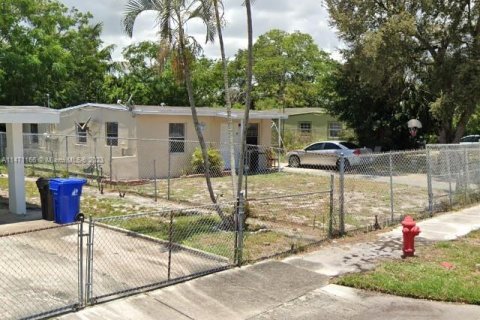 House in Fort Lauderdale, Florida 4 bedrooms, 86.96 sq.m. № 785297 - photo 10