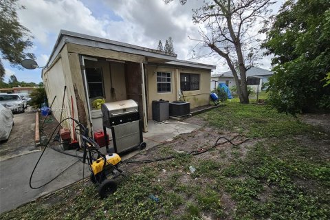 House in Fort Lauderdale, Florida 4 bedrooms, 86.96 sq.m. № 785297 - photo 18