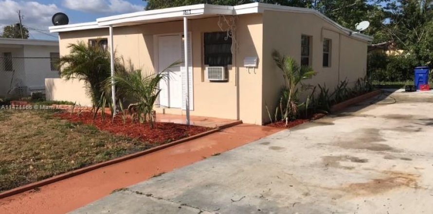 House in Fort Lauderdale, Florida 4 bedrooms, 86.96 sq.m. № 785297