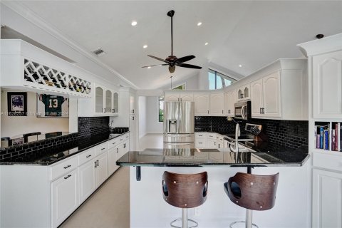 Villa ou maison à vendre à Palmetto Bay, Floride: 4 chambres, 263.19 m2 № 1292031 - photo 17