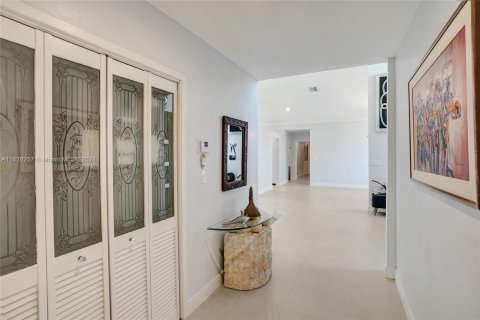 Villa ou maison à vendre à Palmetto Bay, Floride: 4 chambres, 263.19 m2 № 1292031 - photo 24