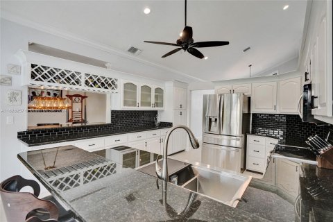 Villa ou maison à vendre à Palmetto Bay, Floride: 4 chambres, 263.19 m2 № 1292031 - photo 19