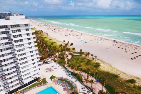 Condo in Miami Beach, Florida, 1 bedroom  № 4631 - photo 17