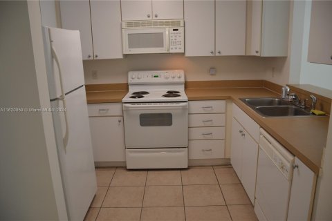 Condo in Miami, Florida, 1 bedroom  № 1242446 - photo 20