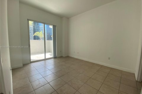 Condo in Miami, Florida, 1 bedroom  № 1242446 - photo 7