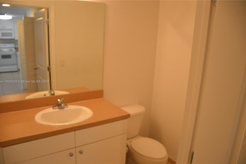 Condo in Miami, Florida, 1 bedroom  № 1242446 - photo 23