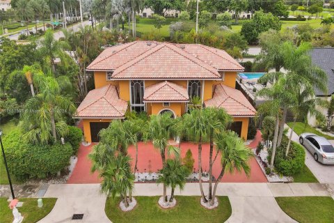 Villa ou maison à vendre à Miami, Floride: 4 chambres, 356.28 m2 № 1367008 - photo 1