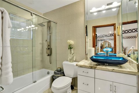 Casa en venta en Miami, Florida, 4 dormitorios, 356.28 m2 № 1367008 - foto 25