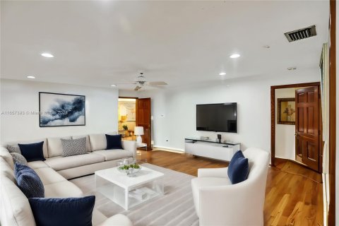 Casa en venta en Miami, Florida, 4 dormitorios, 356.28 m2 № 1367008 - foto 15