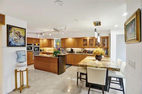 Casa en venta en Miami, Florida, 4 dormitorios, 356.28 m2 № 1367008 - foto 30