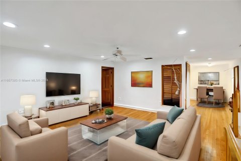 Casa en venta en Miami, Florida, 4 dormitorios, 356.28 m2 № 1367008 - foto 14