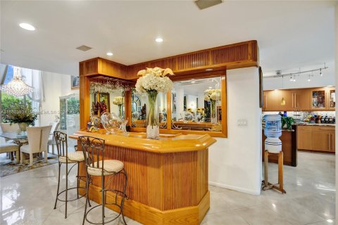 Casa en venta en Miami, Florida, 4 dormitorios, 356.28 m2 № 1367008 - foto 29